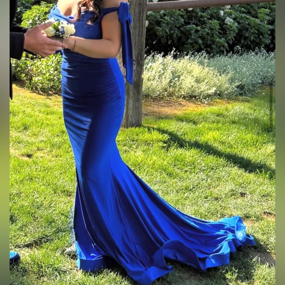 Royal Blue Off-Shoulder Prom Dress only worn once size small but stretchy